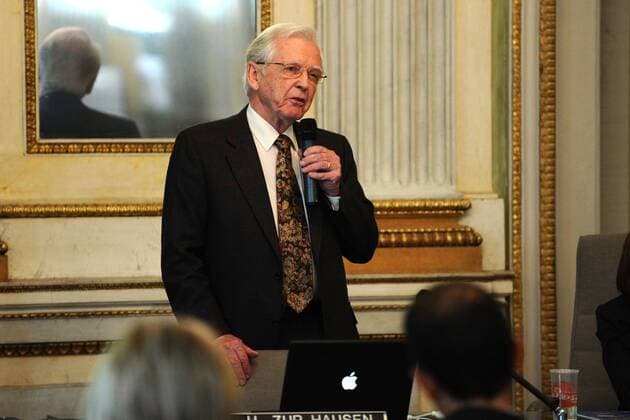 Harald zur Hausen (Nobelpreisträger Medizin und Physiologie 2008) während einer Vorlesung in Mailand - 