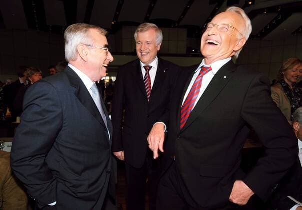 Horst Seehofer (Mitte, Ministerpräsident Bayern), Edmund Stoiber (re.) und Theo Waigel (alle Deutschland CSU) während des kleinen Parteitages der CSU in Deggendorf