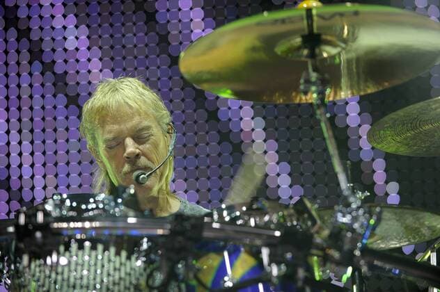 Schlagzeuger Frank Beard (ZZ Top) während eines Konzerts in München