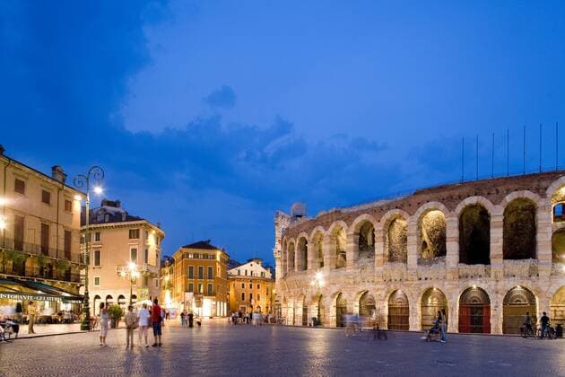 Beleuchtete Arena, Piazza Bra, Verona, Venetien, Italien, Europa iblslu00868586
