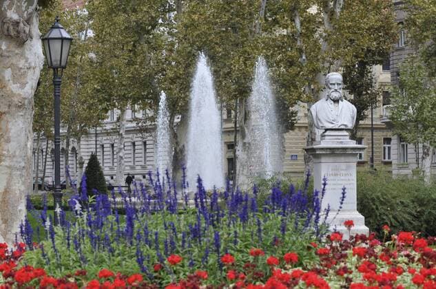 Springbrunnen, Büste, Laterne, Blumeninsel, Zrinjevac-Park, Zagreb, Kroatien, Europa iblpal00971948