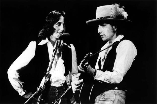 Sänger Bob Dylan und Sängerin Joan Baez während eines Konzertes - 