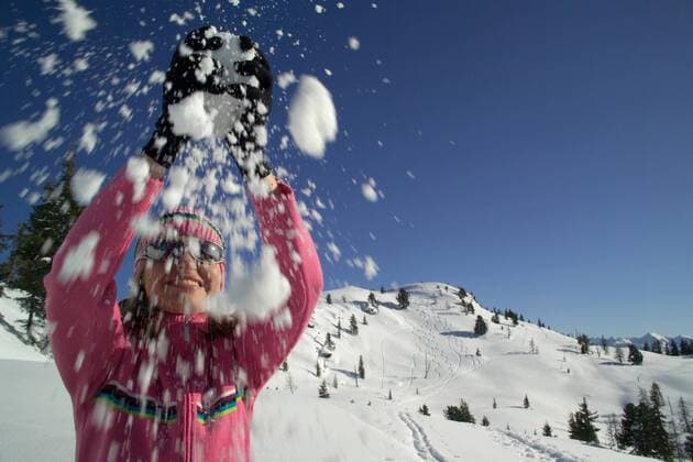 Junge Frau, Winterspaß in den Österreichischen Alpen - Young Woman, Winter Fun in the Austrian Alps - McPVLS