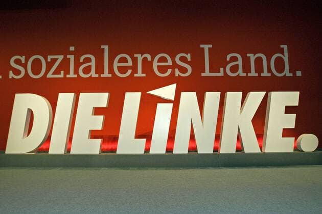 Sozialeres Land - Slogan auf dem Bundeswahlparteitag von - Die Linke - in Berlin