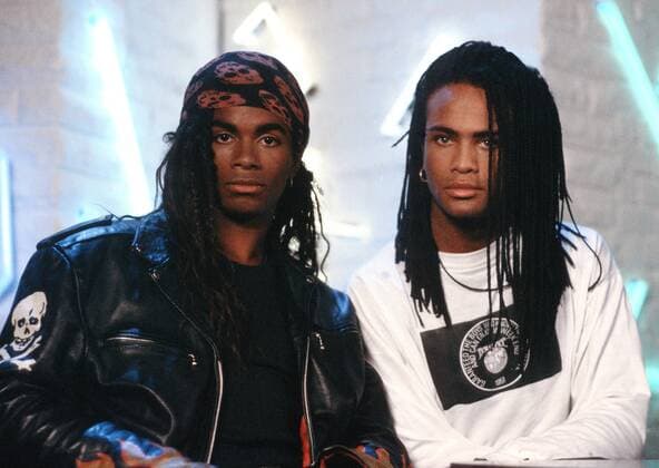 Sänger Fab Morvan (li.) und Rob Pilatus (re.) (beide Milli Vanilli) während eines Auftritts bei der TV-Sendung - Formel Eins - in München