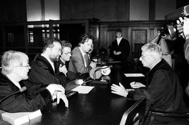 Anwälte diskutieren mit dem Richter - Prozess gegen Erich Mielke in Berlin