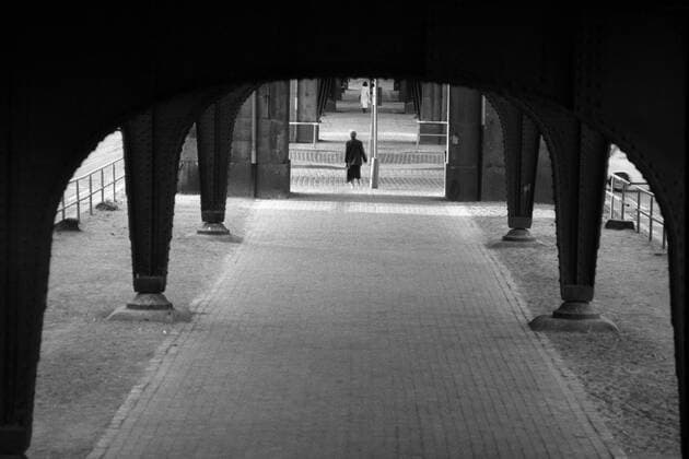 Hochbahn-Viadukt auf der Schönhauser Allee in Ostberlin