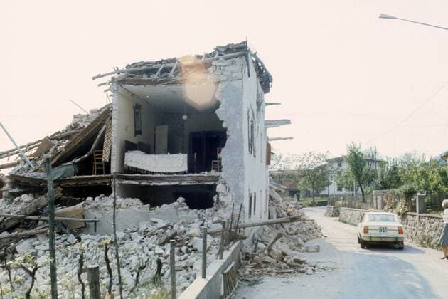 Zerstörtes Wohnhaus nach dem schweren Erdbeben im Friaul - Italien