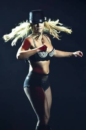 Sängerin Britney Spears während eines Konzerts ihrer - The Circus - Tour in Ottawa - (ZUMAa55)