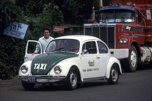 MEX, Mexiko, Golf von Mexiko, El Tajin, VW Käfer als Taxi MEX, Mexico, Gulf of Mexico, El Tajin, German car beetle as a taxi