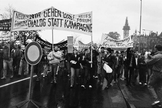  Montagsdemo im Oktober 1989 in Schwerin, DDR, Mecklenburg-Vorpommern, Deutschland, Europa ibloha01275517