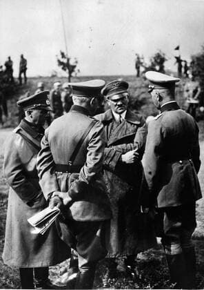 IMAGO History, Zweiter Weltkrieg: 1939 - 1945 Sep 07, 1935; Berlin, GERMANY; ADOLF HITLER (third from left) talking with generals Von Fritsch, Von Blomberg and Liebmann. Berlin GERMANY  - ZUMAk09