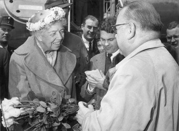 Berühmte Feministinnen, Eleanor Roosevelt May 10, 1957 - Munich, Germany - A suffragist, who worked to enhance the status of working women, one of the co-founders of Freedom House and an active supporter of the formation of the United Nations, ANNA ELEANOR ROOSEVELT s political aspirations went way beyond supporting her husband Franklin D. Roosevelt as a First Lady of the United States. PICTURED: ELEANOR ROOSEVELT being welcomed by Munich s mayor ADOLF HIEBER. Munich Germany  - ZUMAk09