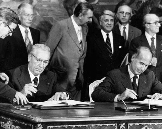 Parteichef EDWARD GIEREK (L, PZPR Polen) und Präsident VALERY GISCARD d ESTAING (Frankreich) unterzeichnen einen Staatsvertrag  - ZUMAk09