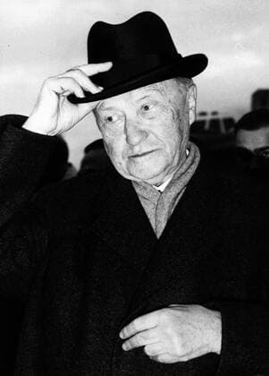 Nov 23, 1961; Bonn, Germany; Chancellor Dr. KONRAD ADENAUER landed at Wahn airport on November 23rd aboard a special charter plane. Sence of his three day visit were talks with US-president Kennedy about Berlin and Germany problems. Bonn Germany  - ZUMAk09