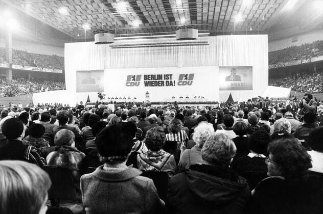 Veranstaltung der CDU in der Deutschlandhalle: Übersichtsaufnahme während der Rede des Regierenden Bürgermeisters Eberhard Diepgen in Berlin
