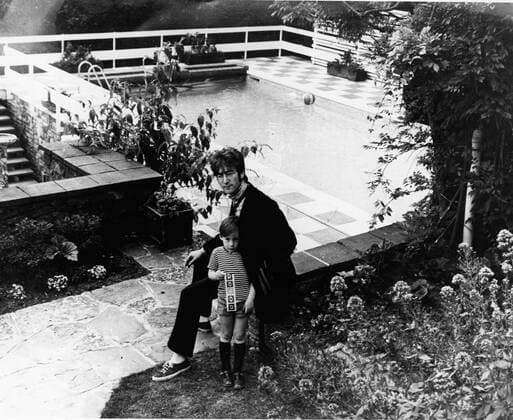 May 16, 1967; London, UK; Singer Songwriter JOHN LENNON (1940-1980) member of The Beatles with his son JULIAN at his home. London UK  - ZUMAk09