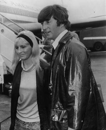 JOHN LENNON and wife CYNTHIA LENNON  - ZUMAk09