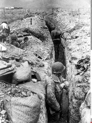 IMAGO History, Vietnamkrieg: 1955-1975 May 07, 1954 - Dien Bien Phu, Vietnam - World War II became a trigger for Vietnam seeking independence from France as well as to oppose Japanese occupation. In 1941 a Vietnamese socialist activist HO CHI MINH founds Viet Minh - a national liberation movement which conquers Hanoi in what became known as the August Revolution. HO CHI MINH declares Vietnam to be independent, naming the country the Democratic Republic of Vietnam (DRV) but fails to be recognized by French authorities and the U.S. president Harry S Truman. French forces entered Vietnam and fighting quickly broke out between French and Viet Minh forces. By 1949, when the French reinstalled Bao Dai as figurehead, the two sides had fought to a standstill. The fighting between the French and Viet Minh came to be called the First Indochina War and would last for another five years, until 1954. PICTURED: Viet Minh defeat French at D  - ZUMAk09