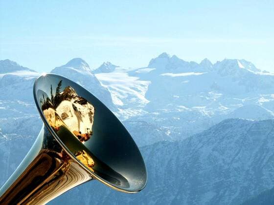 Tuba und Alpenpanorama, Oesterreich, Steiermark, Salzkammergut tube and , Austria, Styria, Salzkammergut BLWS210242