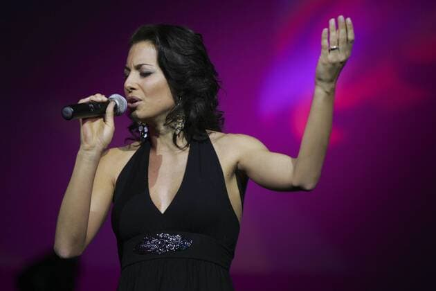 Die Schweizer Sängerin und Model Fannie Lüscher live im Theatersaal des Casinos in Zug, Schweiz iblguo01282163