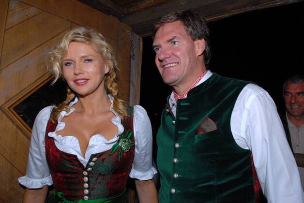 Veronica Ferres, die Schauspielerin mit ihrem Partner Carsten Maschmeyer auf dem 176. Oktoberfest im Käfer-Zelt am 26.09.2009 in München 176. Oktoberfest , 2009 