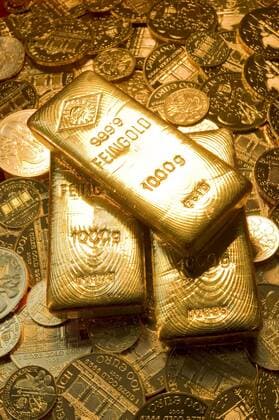 IMAGO Nature: Unsere Erde, Ressourcen, Gold Drei Goldbarren auf Münzen - Three Gold Bars on Gold Coins - McPVSL