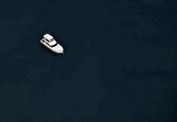  Luftaufnahme Yacht, Whitsunday Islands National Park, Queensland, Australien iblimw01291358
