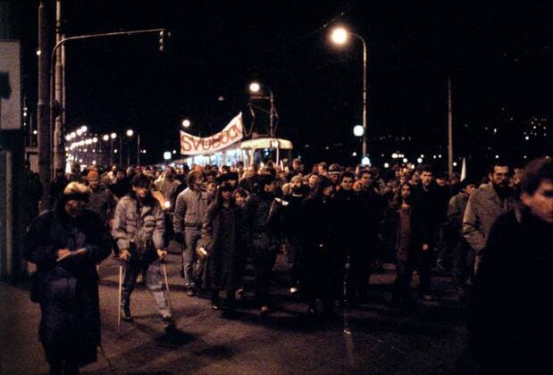 Prague, November 17th 1989, Czechoslovakia, Velvet Revolution. Some 15 000 demonstrators including high ranking univerity officials and the representatives of Social Youth, commemorate the 50th anniversary of the execution of Jan Opletal by German occupational forces. Then the protesters moved to Vysehrad cemetery to the grave of Karel Hynek Macha, the well respected Czech poet, where the ceremony ended with Czech national anthem. This euphoric night ended by a brutal crack down by the police at National Boulevard which effectively led to the dismanteling of the Communist regime in Czechoslovakia. The banner reads freedom. 