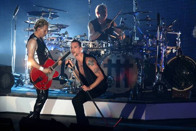 31.10.2009 oberhausen depeche mode geben im rahmen ihrer tour of the universe konzert in der arena . martin gore (L) und dave gahan Sänger (C)