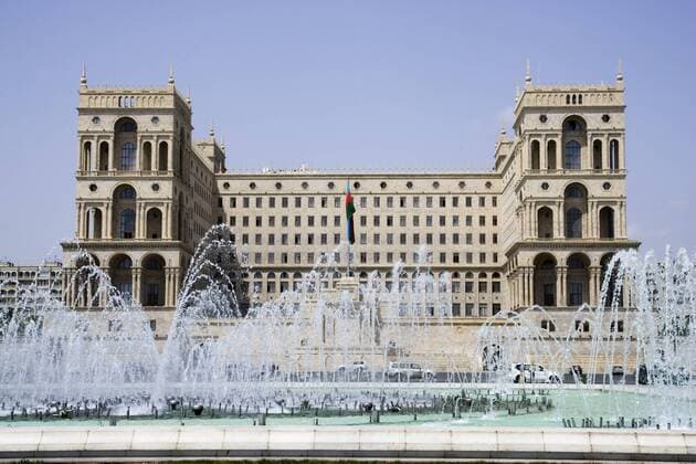 Regierungsgebäude in der aserbaidschanischen Hauptstadt Baku am 12.08.2009