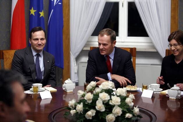 WARSAW - RADOSLAW SIKORSKI (L) and DONALD TUSK - MEETING OF CHIEF NATO with PRIME MINISTER  MG3895