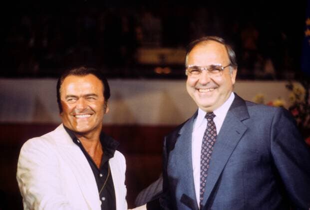 Bundeskanzler Helmut Kohl (re., BRD CDU) und Musiker Max Greger