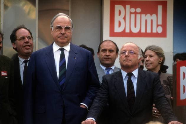 Bundeskanzler Helmut Kohl (vorn li., BRD CDU) und Arbeitsminister Norbert Blüm (vorn re., BRD CDU) während einer Wahlkampfveranstaltung in Nordrhein Westfalen