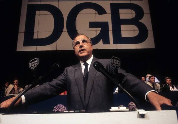 Bundeskanzler Helmut Kohl (BRD CDU) während einer Rede im Rahmen der DGB-Versammlung in Berlin