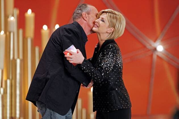 Fernsehmoderatorin Carmen Nebel und Komiker Mike Krüger ( beide GER ) während der Aufzeichnung der ZDF - Fernsehshow - Willkommen bei Carmen Nebel - in der Rothausarena , Freiburg.