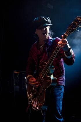 New York Dolls während ihrer Tour im HMV Picture House Edinburgh: Gitarrist Sylvain Sylvain
