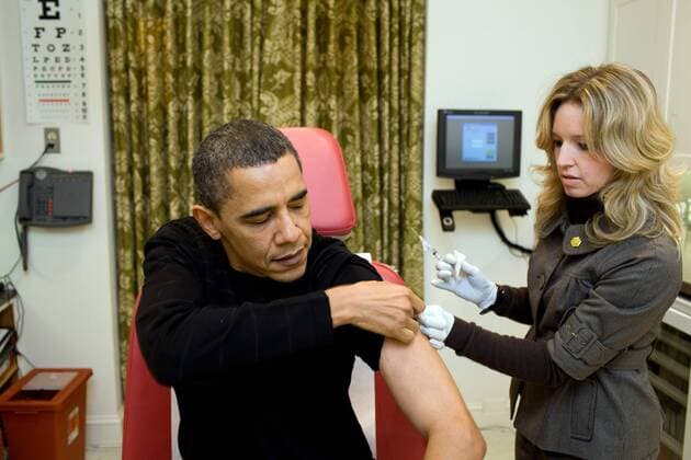 A White House nurse prepares to administer the H1N1 vaccine to President Barack Obama at the White House on December 20, 2009.  WAX20091222301
