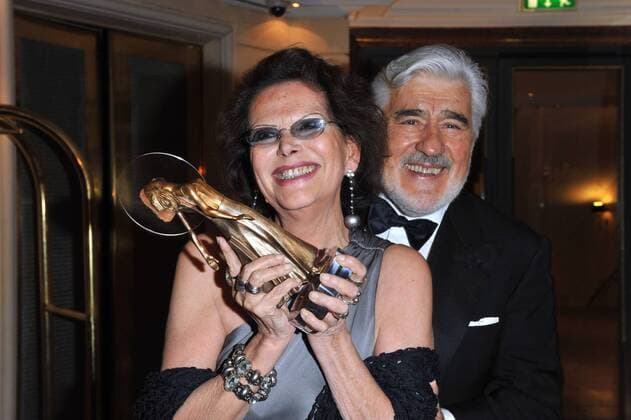 Claudia Cardinale und Mario Adorf, die beiden Schauspieler bei der Diva Verleihung am 26.1.2010 in München - 20. Deutscher Entertainment Preis 2010 in München 