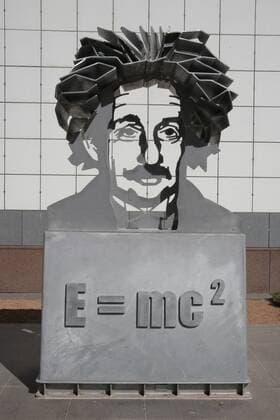  Albert Einsteins Relativitätstheorie vor dem Wissenschaftsmuseum in Canberra, Australien iblrsz01418287