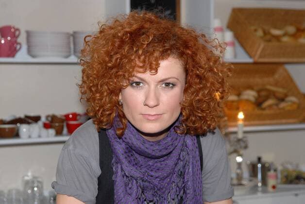 Lucy Diakovska, die Sängerin der No Angels steht als Gaststar für den ARD- Marienhof vor der Kamera. Zu sehen sind die Folgen mit der Musikerin voraussichtlich am 17. und 18. April 2010 um 18.25 Uhr Marienhof , ARD, 2010 