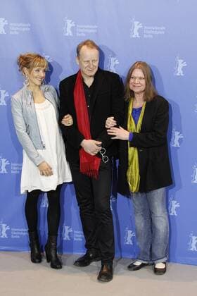 V.l.n.r.: Jannike Kruse Jatog, Stellan Skarsgard, und Jorunn Kjellsby - Pressetermin zum Film EN GANSKE SNILL MANN- 60. Internationale Filmfestspiele in Berlin