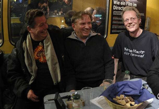 Musiker von Ton, Steine, Scherben zu Gast im RadioEins-Bus am Rande der 60. Internationalen Filmfestspiele in Berlin