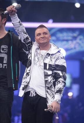 Menowin Fröhlich bei seinem Auftritt in der RTL-Show Deutschland sucht den Superstar in der 2. Mottoshow Pophymnen am 27.02.2010 DSDS , 7. Staffel, RTL, 2010 