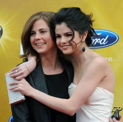 Singer Selena Gomez (L) and her mother Mandy Cornett attends the 41st NAACP Image Awards at the Shrine Auditoreum in Los Angeles on February 26, 2010.  LAP2010022663