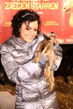 Miriam Pielhau, die Moderatorin bei der Charity Premiere des Kinofilms Männer die auf Ziegen starren am 1.3.2010 in Berlin 