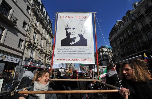 Berühmte Feministinnen, Clara Zetkin (100306) -- BRUSSELS, March 6, 2010 (Xinhua) -- Women attend a rally to celebrate the upcoming International Women s Day due on March 8, in Brussels, capital of Belgium, on March 6, 2010. (Xinhua Wu Wei)(cy) (5)BELGIUM-BRUSSELS-INT L WOMEN S DAY-RALLY 