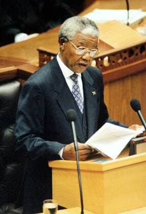 IMAGO History, Ende der Apartheid in Südafrika: 1990-1994 1994. President Nelson Mandela. Addresses members of parliament in Cape Town, South Africa. !!! ACHTUNG! AUFNAHMEDATUM GESCHÄTZT! Gallo000065455