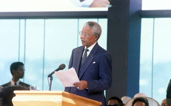 IMAGO History, Ende der Apartheid in Südafrika: 1990-1994 10 May 1994. President Nelson Mandela delivers a speech to the nation at his inauguration at the Union Buildings in Pretoria. Gallo000065460