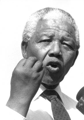 IMAGO History, Ende der Apartheid in Südafrika: 1990-1994 Nelson Mandela making a speech in August 1993. Gallo000000163